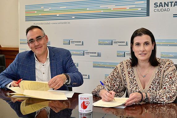 Firma de convenio con Raúl Pesquera sobre el Banco de Sangre