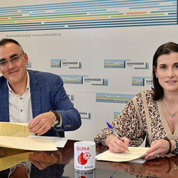Firma de convenio con Raúl Pesquera sobre el Banco de Sangre